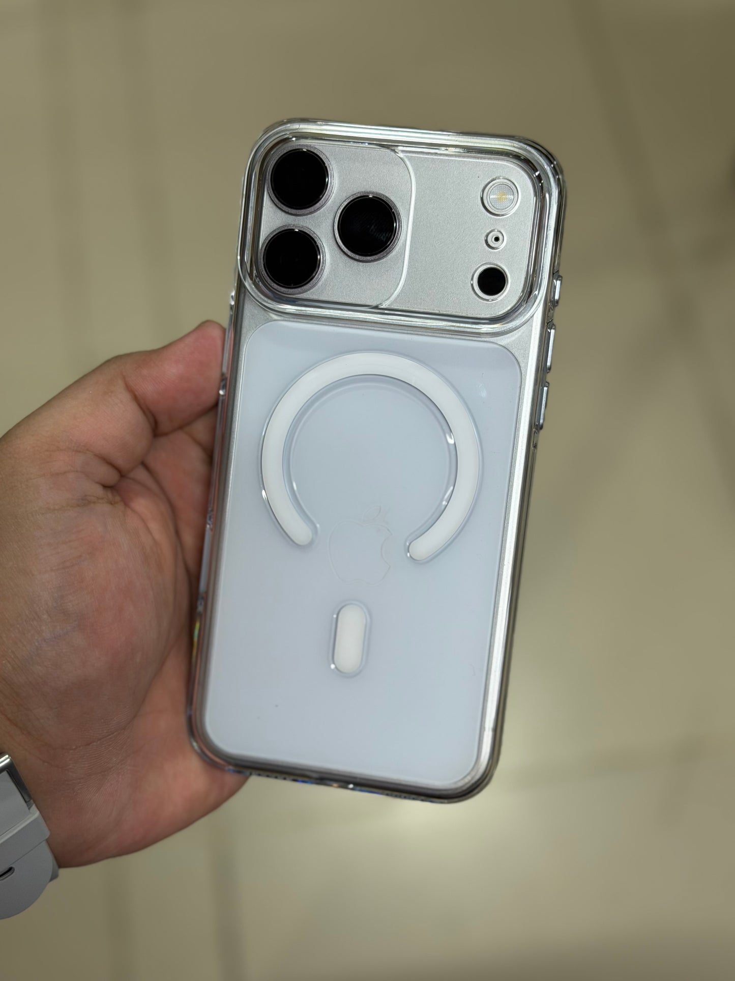 Non-Yellowing Clear MagSafe Case for 17 Series