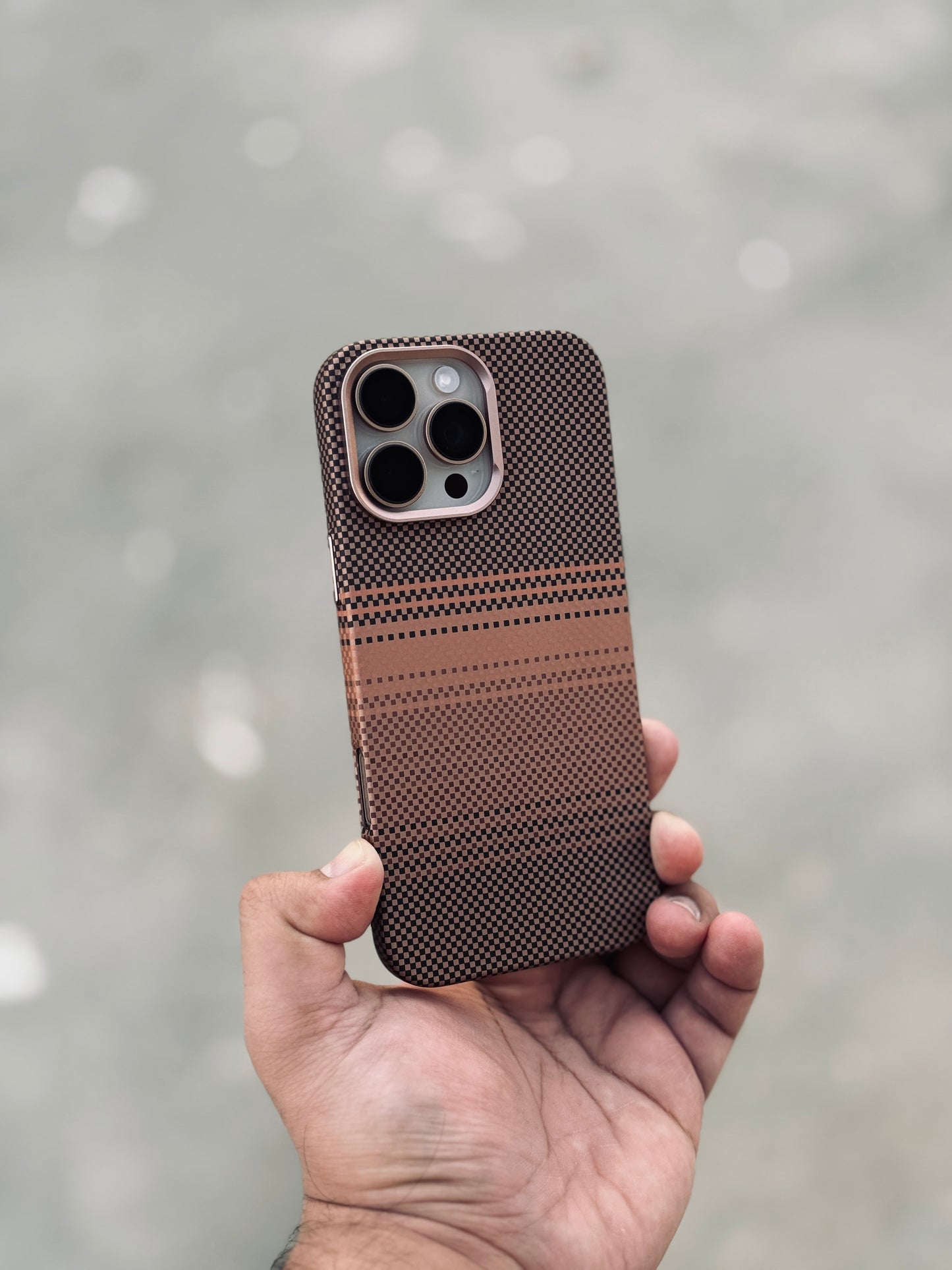 Gold Sunset Carbon Fibre With MagSafe LUXO 17 Series