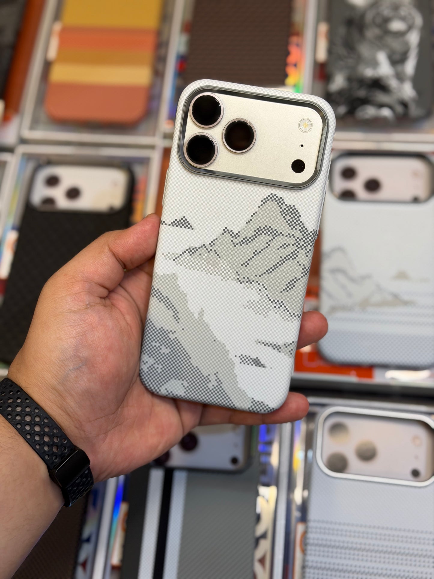 Luxo Carbon Fibre Kevlar For Silver iPhone 17 series