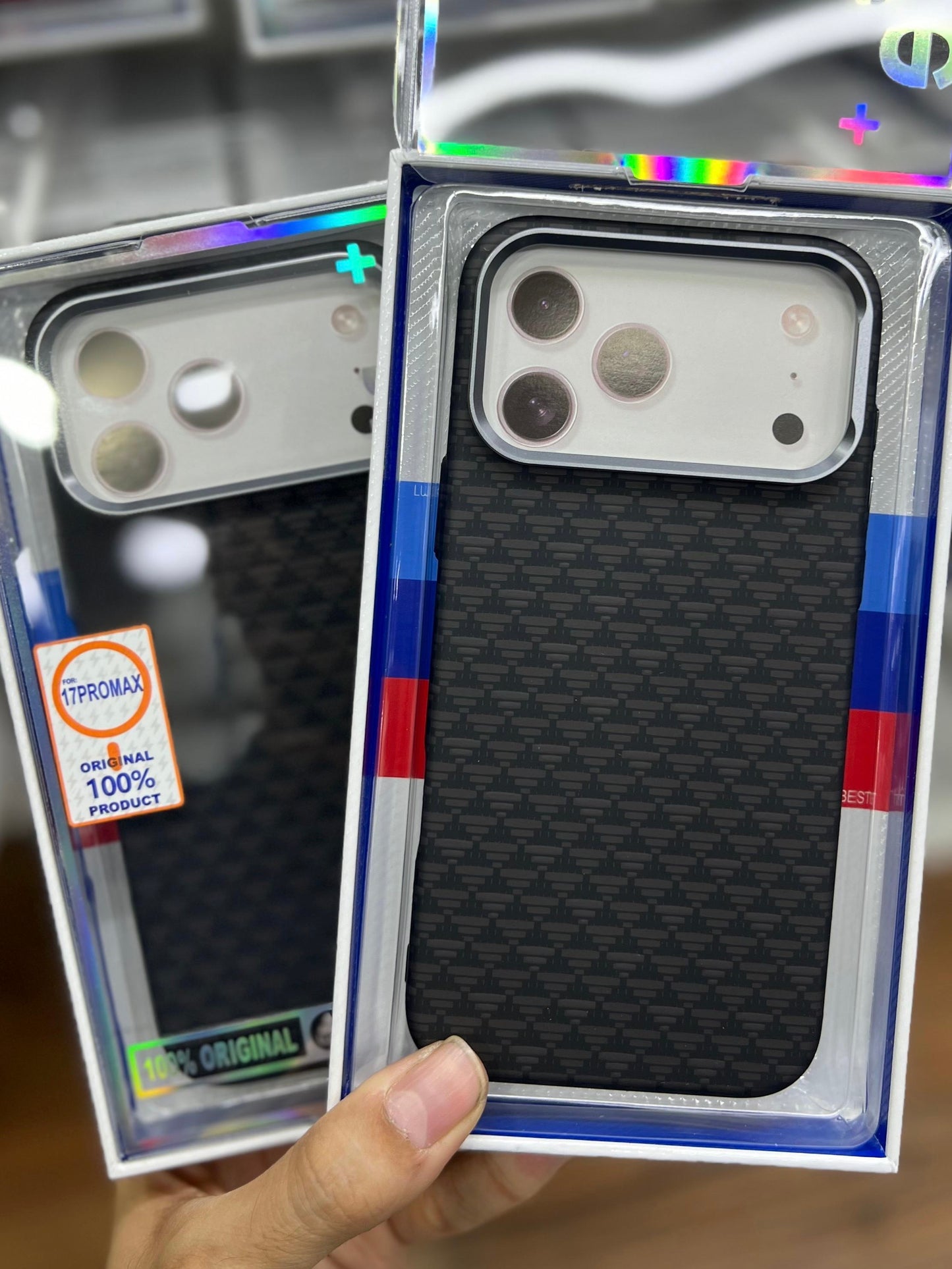 Black Pattern Carbon Fibre With MagSafe LUXO 17 Series