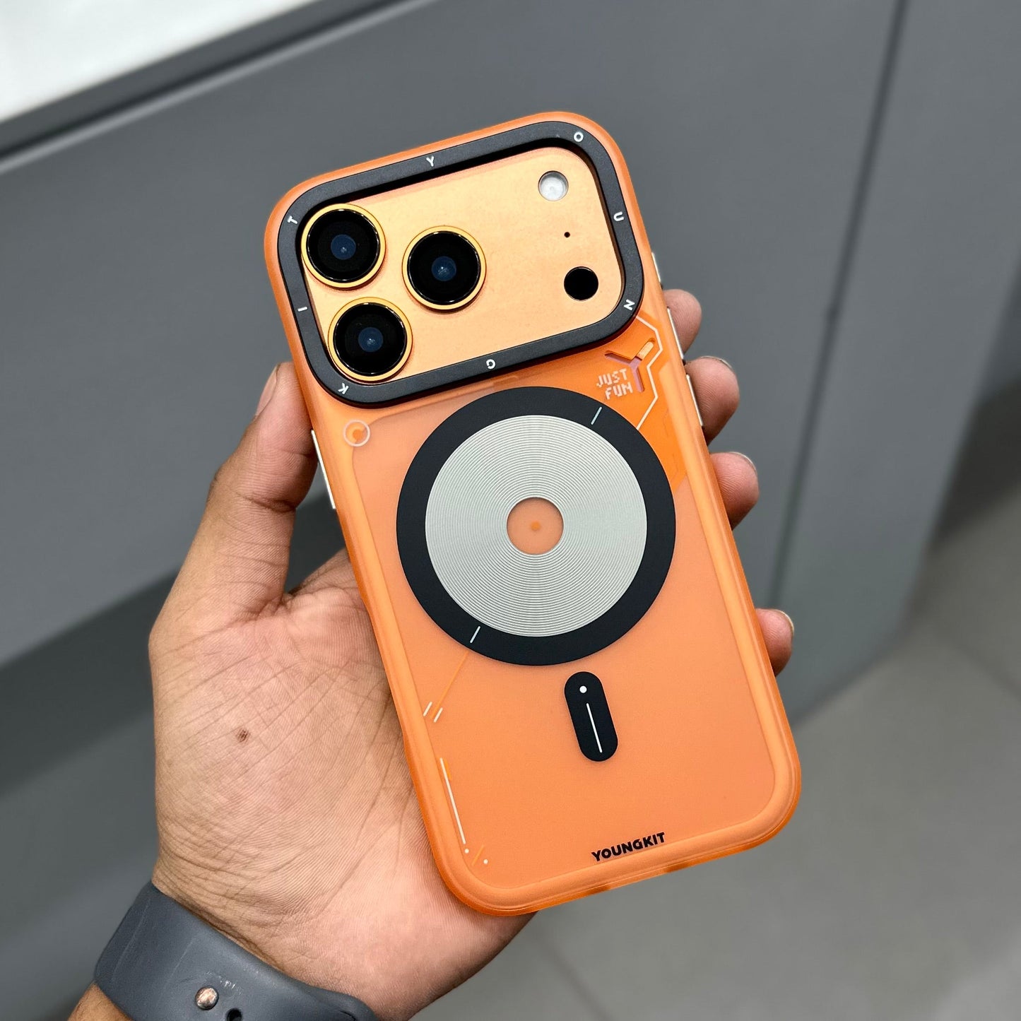 YOUNGKIT Cyber CD Case with Magsafe 17 pro max