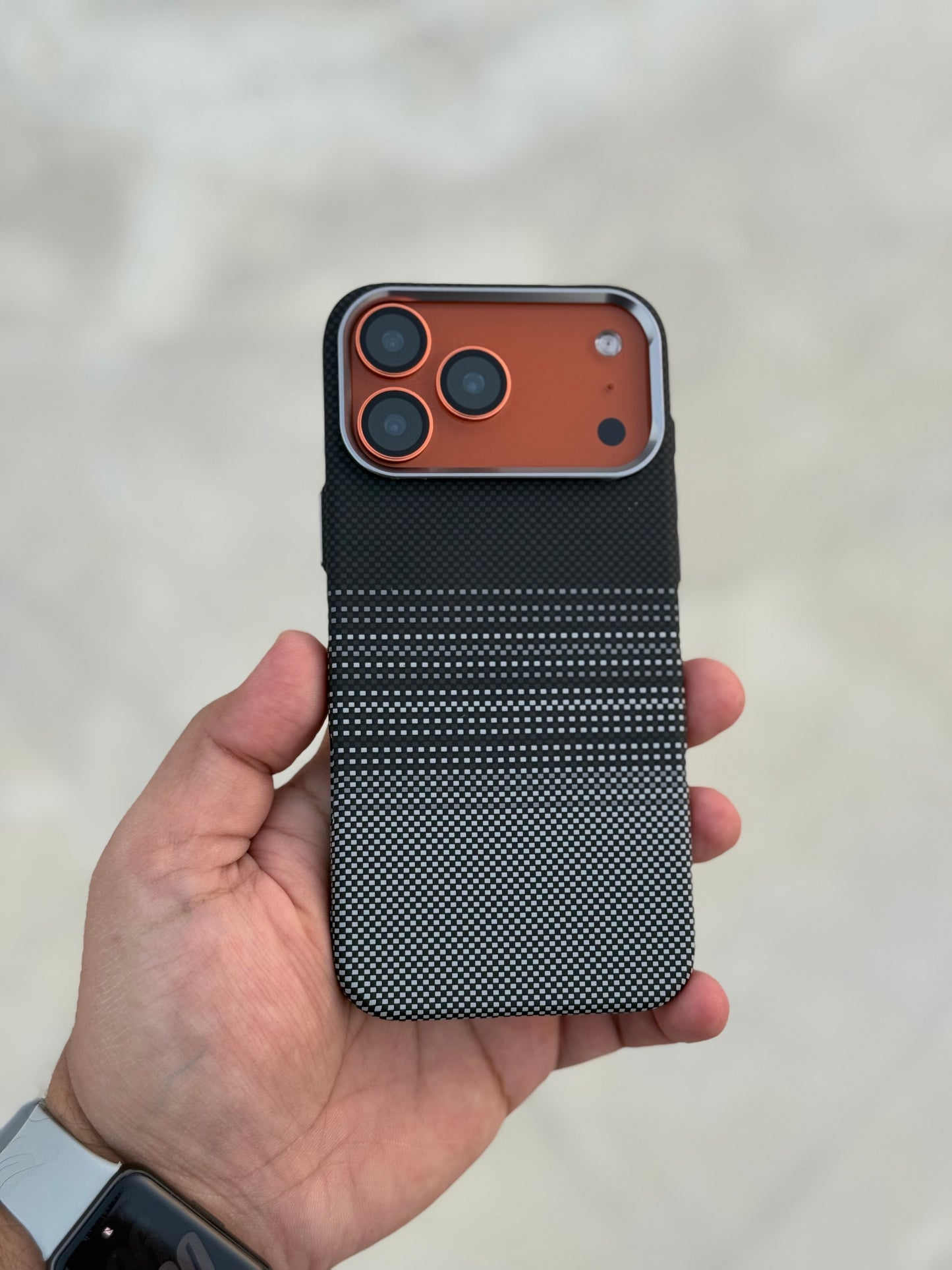 Black Lines Carbon Fibre With MagSafe LUXO 17 Series