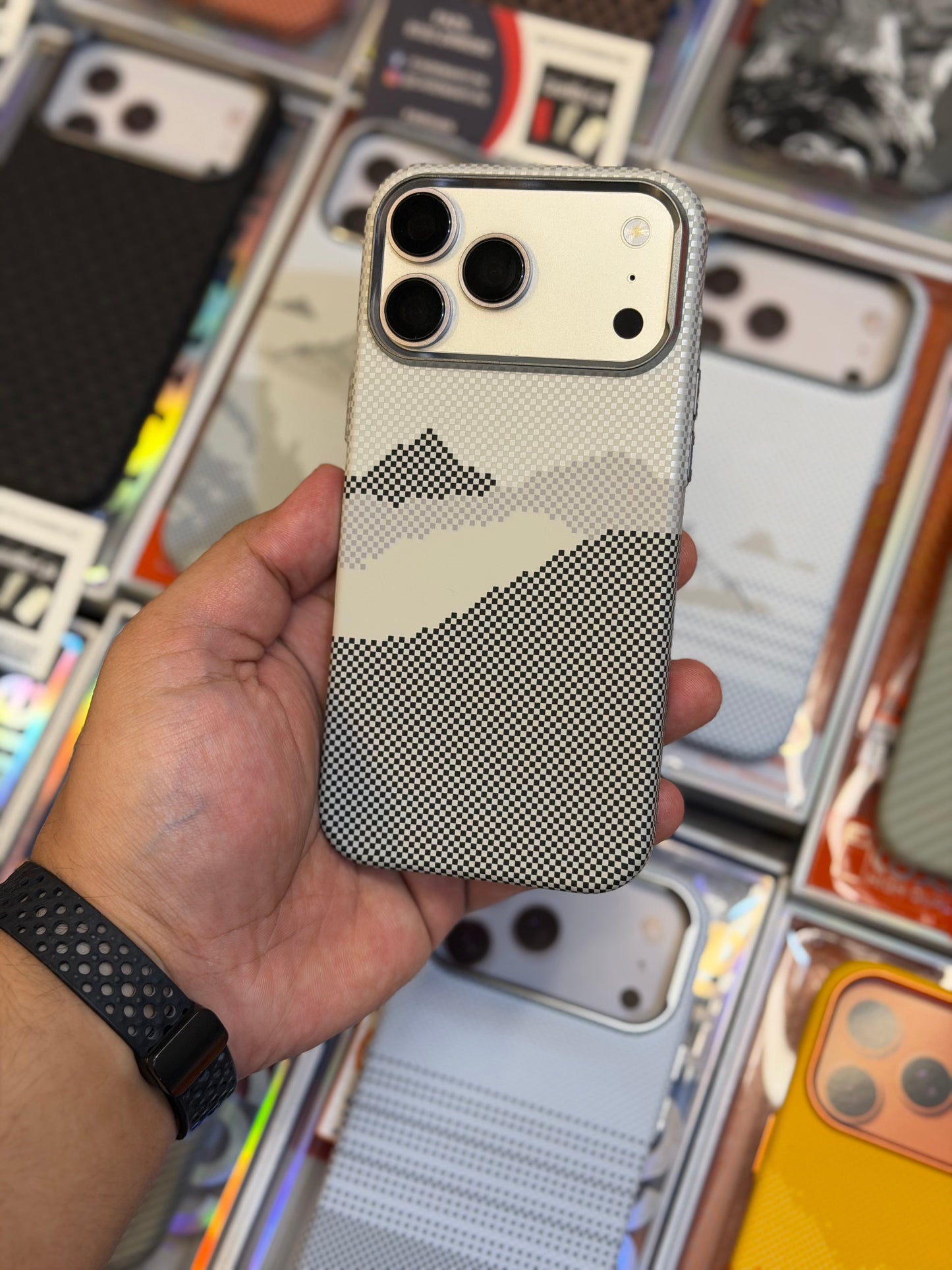 Luxo Carbon Fibre Kevlar For Silver iPhone 17 series