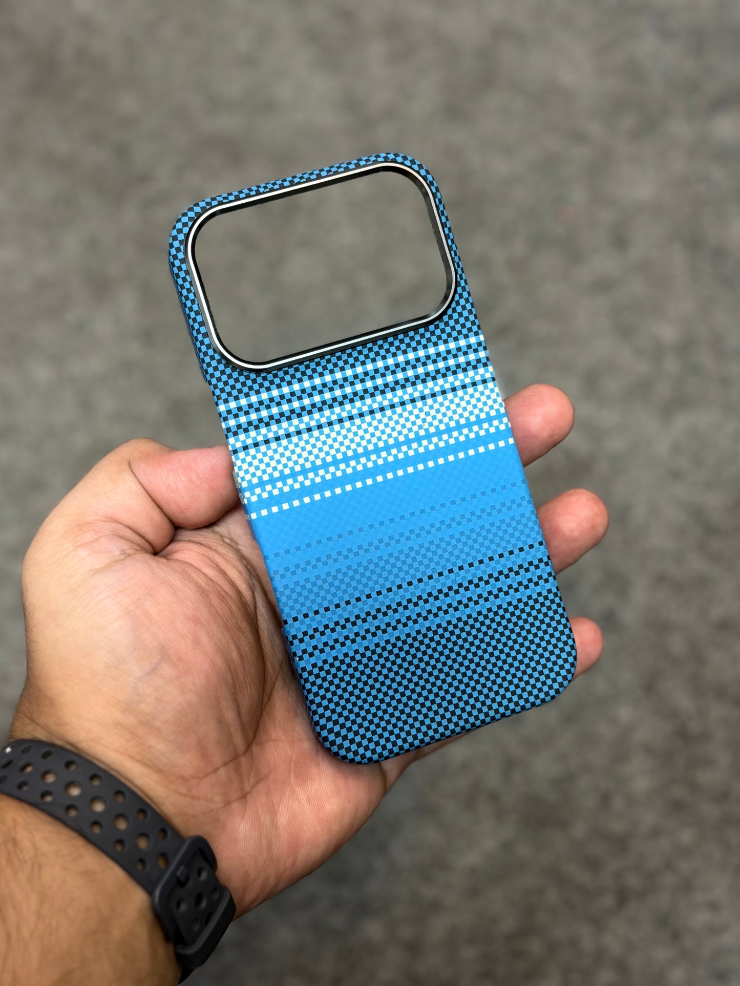 Side Cut Real Carbon Fibre Kevlar Cases with MagSafe