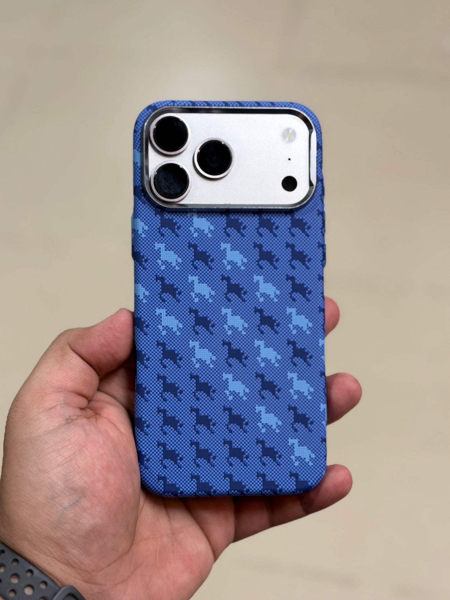 HAPPY HORSE LUXO - MagSafe Carbon Fibre For 17 Pro Max