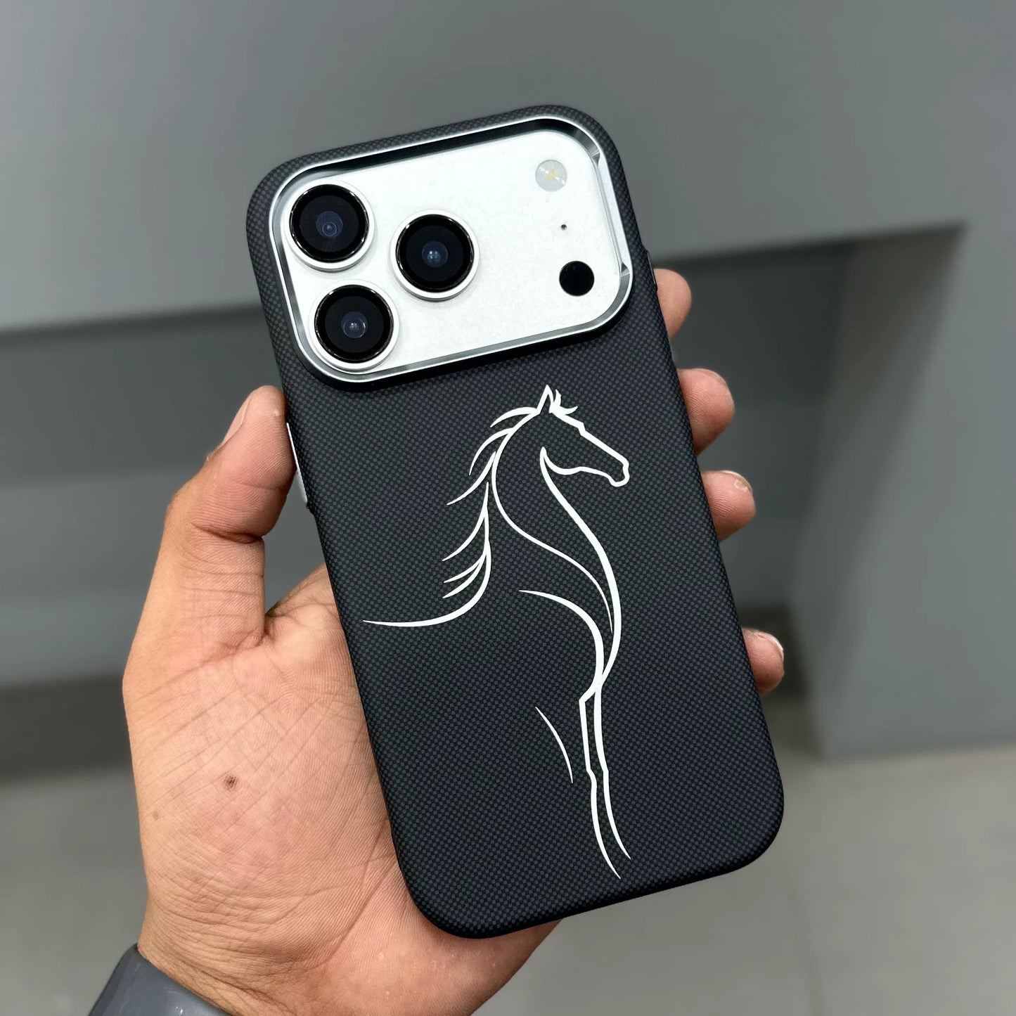 LUXO Horse Series - PITAKA Carbon Fibre For 17 Pro Max