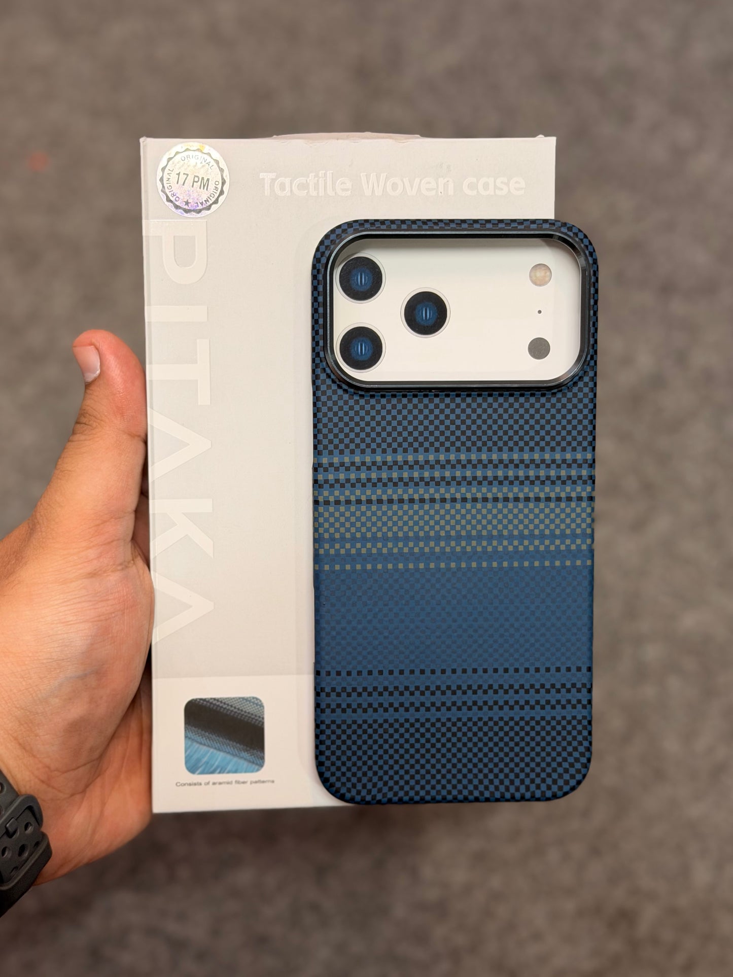 Side Cut Real Carbon Fibre Kevlar Cases with MagSafe