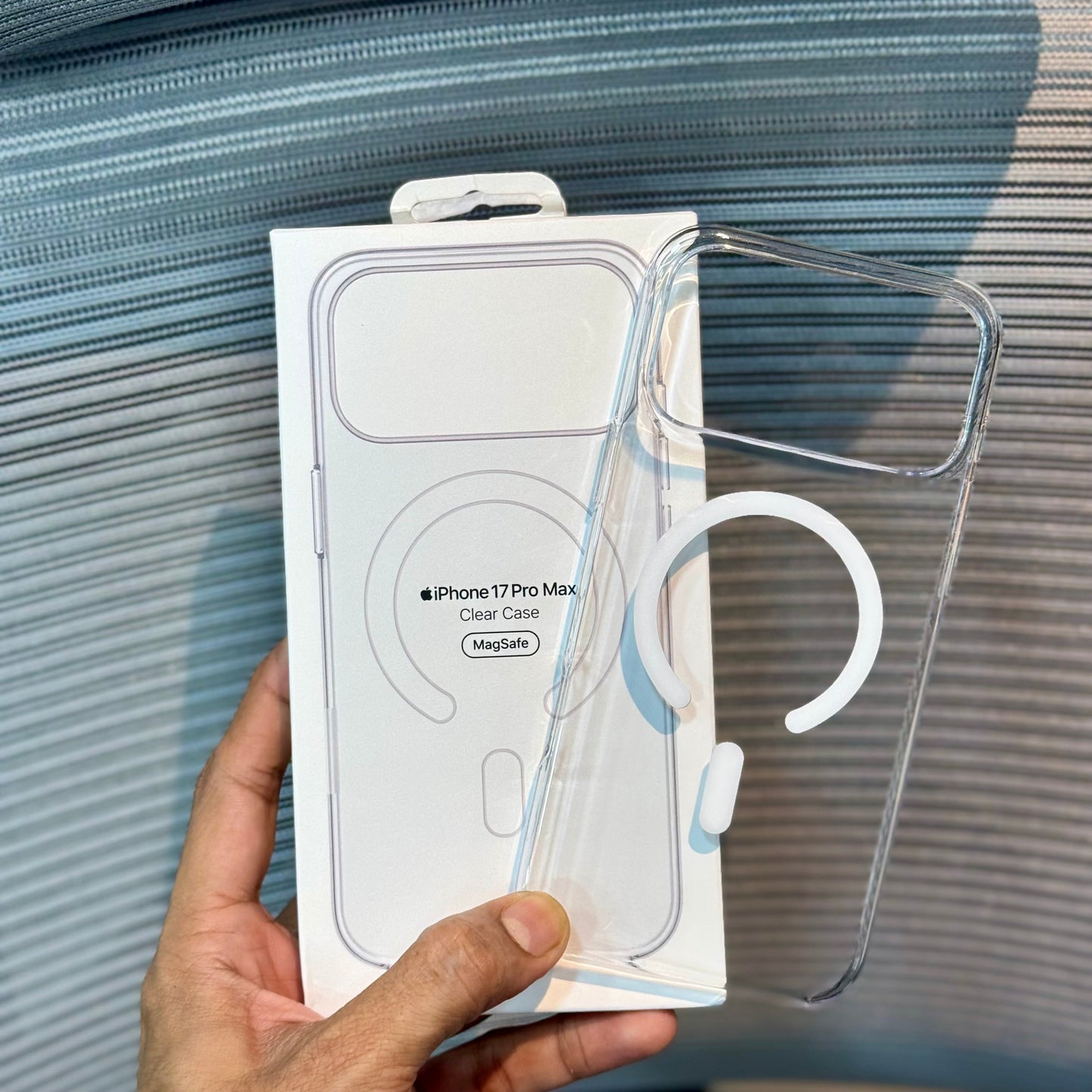 Apple MagSafe Non-Yellowing Clear Case with Pop-Up Notification