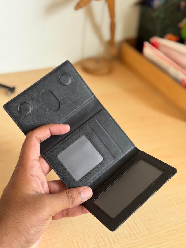 Slim Tri-Fold MagSafe Leather Wallet With Stand