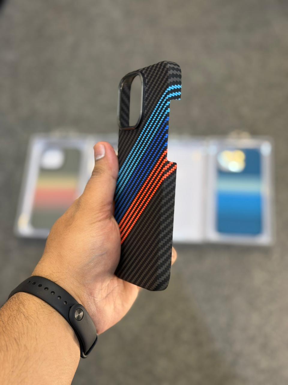 Side Cut Real Carbon Fibre Kevlar Cases with MagSafe