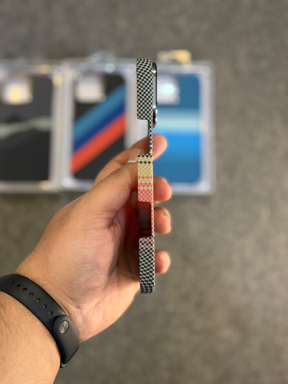 Side Cut Real Carbon Fibre Kevlar Cases with MagSafe