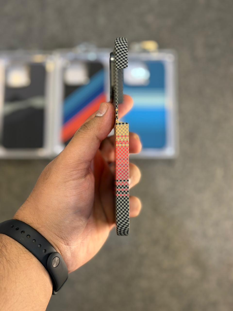 Side Cut Real Carbon Fibre Kevlar Cases with MagSafe
