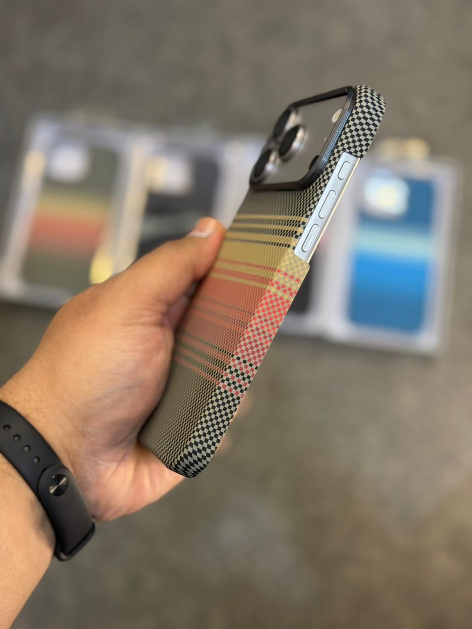 Side Cut Real Carbon Fibre Kevlar Cases with MagSafe