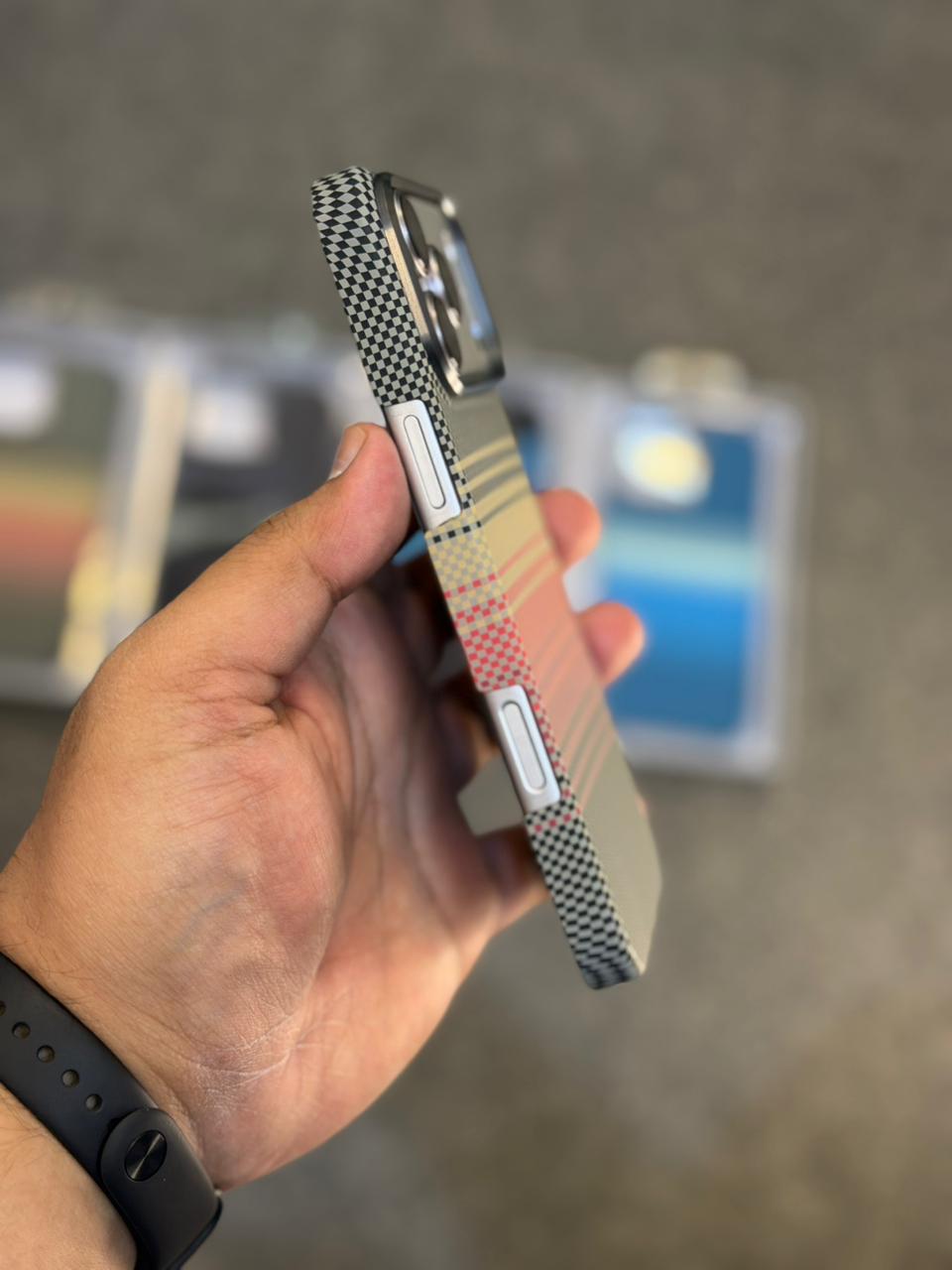Side Cut Real Carbon Fibre Kevlar Cases with MagSafe