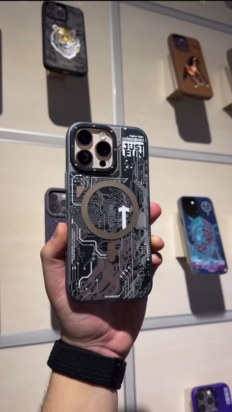 YoungKit Futuristic Circuit Desert Titanium 16 Pro Max
